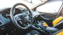 Ford Focus ST FL - pomarańczowy prowokator
