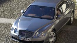 Bentley Continental Flying Spur - widok z przodu