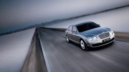 Bentley Continental Flying Spur - widok z przodu