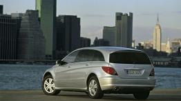 Mercedes Klasa R - widok z tyłu