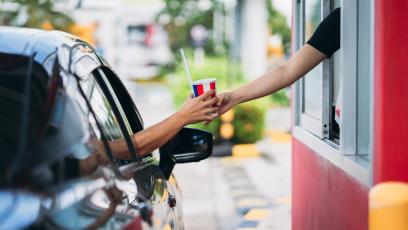 Stoisz w McDrive? Ten błąd może skończyć się mandatem i punktami karnymi
