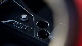 JAC JS8 Pro - tunel ¶rodkowy miêdzy fotelami