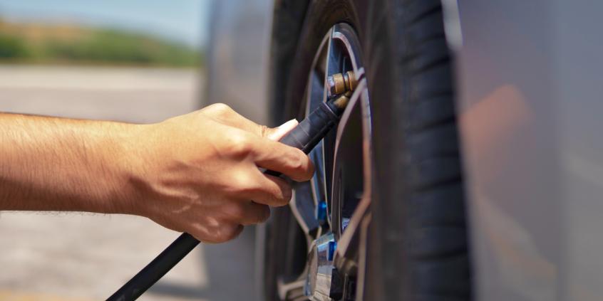Niedopompowane opony w autach. Ukryty koszt, który rośnie w całej Europie