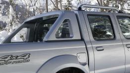 Nissan Pickup Navara - prawy bok