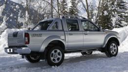 Nissan Pickup Navara - prawy bok