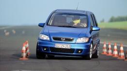 Opel Zafira - widok z przodu