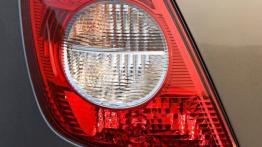 Opel Antara - lewy tylny reflektor - wyłączony