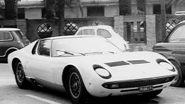 Lamborghini Miura - widok z przodu
