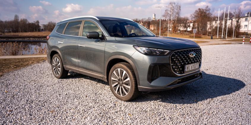 Chery Tiggo 8 Super Hybrid Prestige nie jest złe, lecz padło ofiarą większego brata