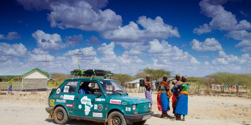 Elektryczne wyzwanie Arkadego Fiedlera – przejedzie Afrykę samochodem na prąd!