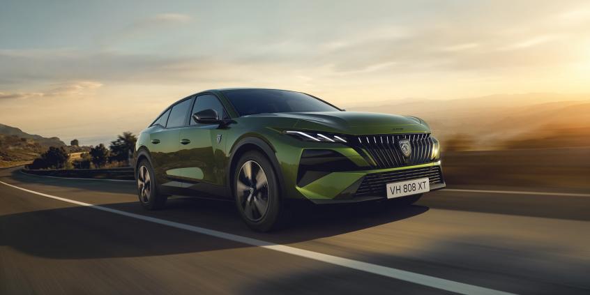 Nowy Peugeot 408 po liftingu: Bogatsze wyposażenie, ale cennik ani drgnął