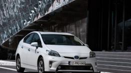Toyota Prius Plug-in Hybrid - widok z przodu