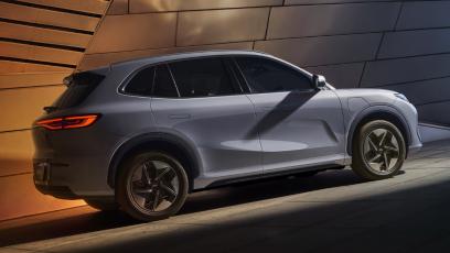 Geely zaskakuje ceną. Duży SUV plug-in za 119 900 zł — tyle co Toyota Yaris
