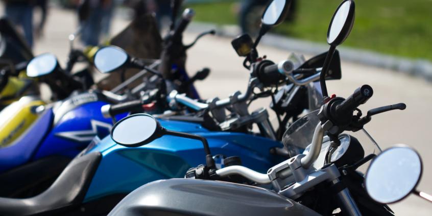 Sezon motocyklowy w wielu miastach rozpoczęty. Policja przypomina o lusterkach