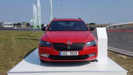 Skoda Superb Sportline: Namiastka RS