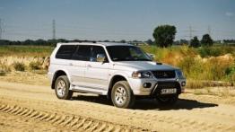 Mitsubishi Pajero Sport - prawy bok