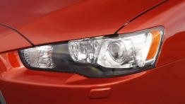 Mitsubishi Lancer Ralliart - lewy przedni reflektor - wyłączony