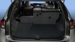 Lexus RX 350 F Sport - tylna kanapa złożona, widok z bagażnika