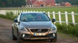 Volvo V40 Cross Country - widok z przodu