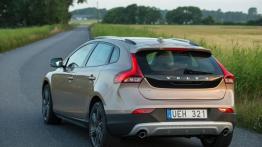 Volvo V40 Cross Country - widok z tyłu