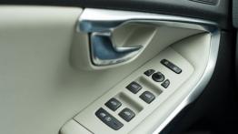 Volvo V40 Cross Country - sterowanie w drzwiach