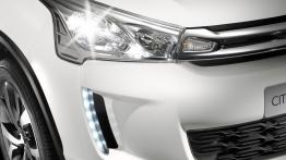 Citroen C4 Aircross - prawy przedni reflektor - włączony