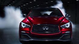 Infiniti Q50 Eau Rouge na torze Spa Francorchamps