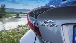 Toyota C-HR – czy wersja benzynowa ma sens?