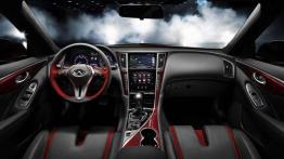 Infiniti Q50 Eau Rouge na torze Spa Francorchamps