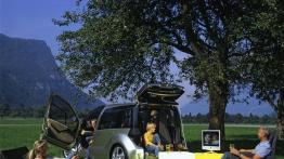 Mercedes F600 Hygenius - tył - bagażnik otwarty