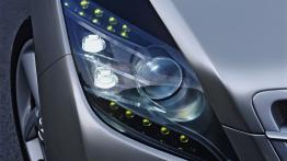 Mercedes F600 Hygenius - prawy przedni reflektor - włączony