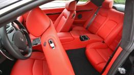 Maserati GranTurismo S - tylna kanapa