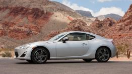 Scion FR-S - lewy bok