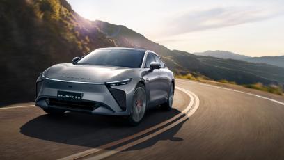 Exlantix ES i ET. Luksusowe wyposażenie, osiągi i cena od 329 do 349 tys. zł