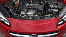Opel Corsa E (2015) - wersja 5-drzwiowa - maska otwarta