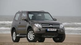Mitsubishi Pajero IV - wersja 3-drzwiowa - widok z przodu