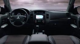 Mitsubishi Pajero IV - wersja 3-drzwiowa - pełny panel przedni