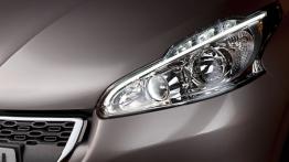 Peugeot 208 - wersja 5-drzwiowa - lewy przedni reflektor - włączony