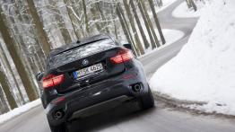 BMW X6 - wersja 5-osobowa - tył - reflektory włączone