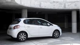 Peugeot 208 - wersja 5-drzwiowa - prawy bok