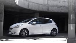 Peugeot 208 - wersja 5-drzwiowa - lewy bok