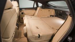 BMW X6 - wersja 5-osobowa - tylna kanapa złożona, widok z boku