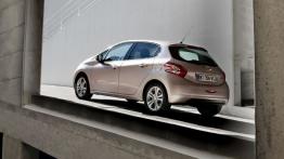 Peugeot 208 - wersja 5-drzwiowa - widok z tyłu