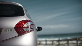 Peugeot 208 - wersja 5-drzwiowa - prawy tylny reflektor - wyłączony