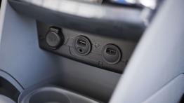 Peugeot 208 - wersja 5-drzwiowa - konsola środkowa