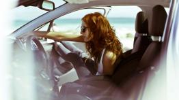 Peugeot 208 - wersja 5-drzwiowa - widok ogólny wnętrza z przodu