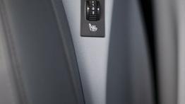 Peugeot 208 - wersja 5-drzwiowa - sterowanie podgrzewaniem foteli