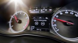 Opel Corsa E (2015) - wersja 3-drzwiowa - zestaw wskaźników