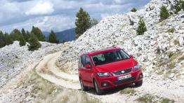 Seat Alhambra 4WD - przód - reflektory włączone