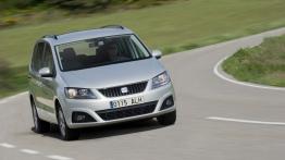 Seat Alhambra 4WD - przód - reflektory włączone